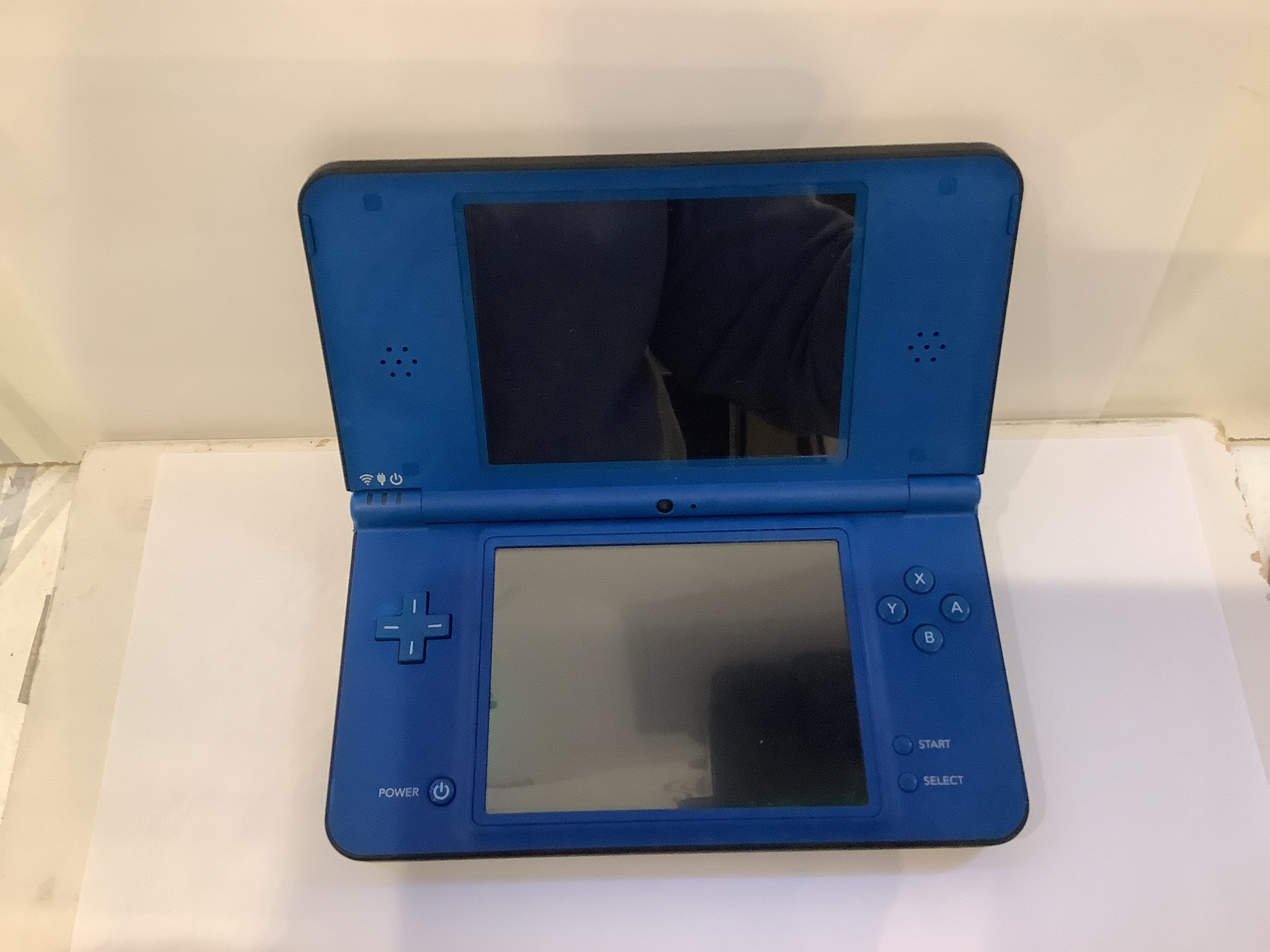 Nintendo offers DSi XL in Midnight Blue